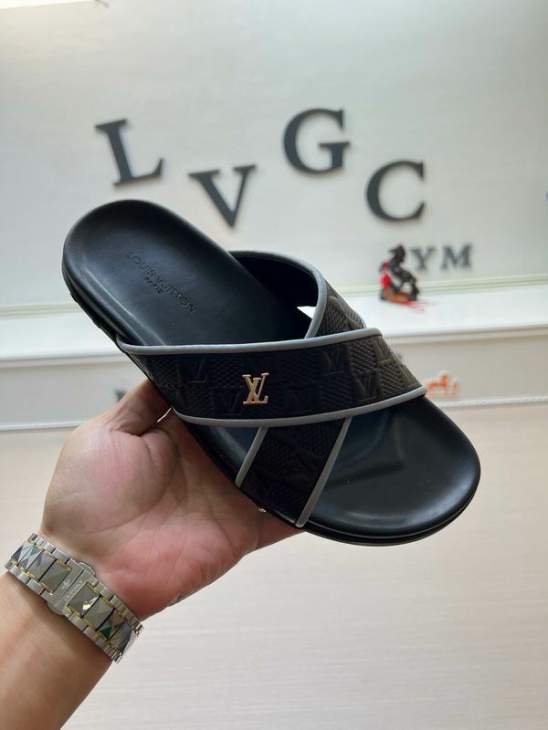 Picture of Louis Vuitton Slippers _SKULVsz38-45mnf05091318
